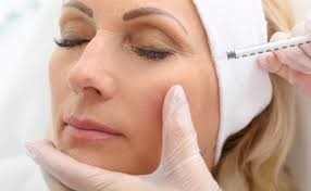 Goresan halus Filler Kulit Injeksi Asam Hialuronik Juvederm Ultra 3 2*1ml